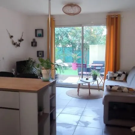 Apartment Montpellier, Magnifique T2 Cosy Avec Jardin *